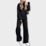 Lõdvestunud joonte ja minimalistliku esteetikaga komplekt