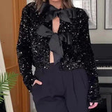 Elegantne Sädelev Jakk Mustade Lipsudetailidega