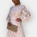 Romantiline pitsist kleit