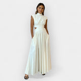 Elegantne kleit lõikega-Välja üksikasjad