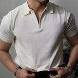 Constâncio — рубашка-поло с застежкой-молнией из тонкой сетчатой ​​ткани, отличающаяся сдержанной элегантностью и неповторимым характером.