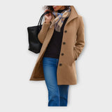 Noora - Elegantne villane mantel nööpidega