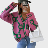 Moodne kootud vest geomeetrilise mustriga