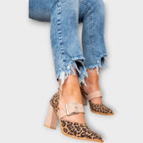 Lõvisandaalid kinnitatud kontsaga